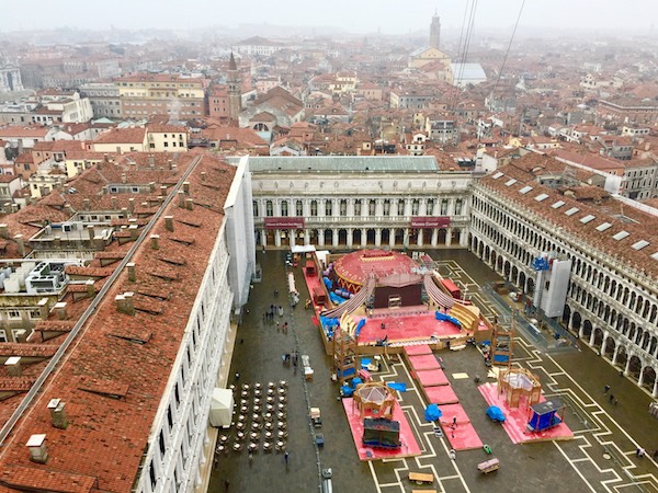 Carnevale di Venezia, domani 3 febbraio inaugurazione del palco di piazza San Marco ispirato ai giochi e al mondo circense.
