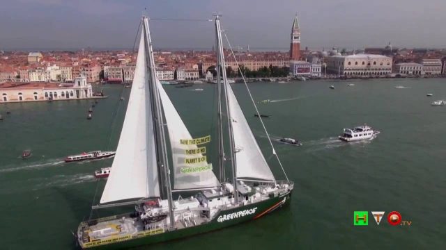 GREENPEACE – Accendiamo il sole – La Rainbow Warrior a Venezia (2014)