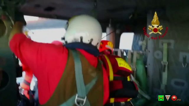 Vigili del Fuoco – Anguillara Sabazia (RM), Elisoccorso ad equipaggio di un imbarcazione che si è ribaltata tra le acque del lago di Bracciano