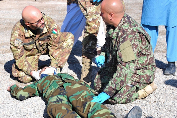Afghanistan: abilitati 12 neo istruttori al trattamento sanitario sul campo di battaglia