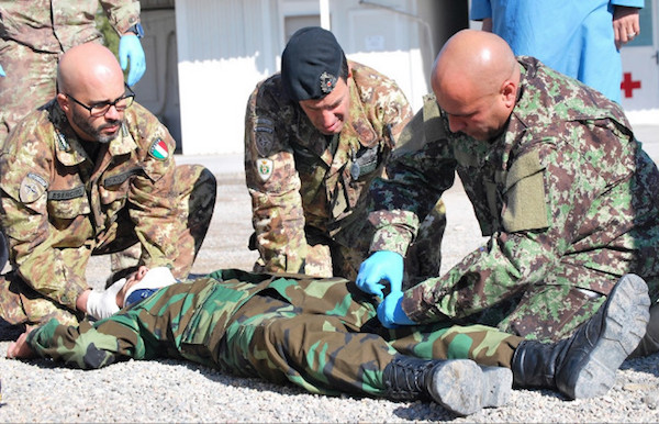 Afghanistan: abilitati 12 neo istruttori al trattamento sanitario sul campo di battaglia