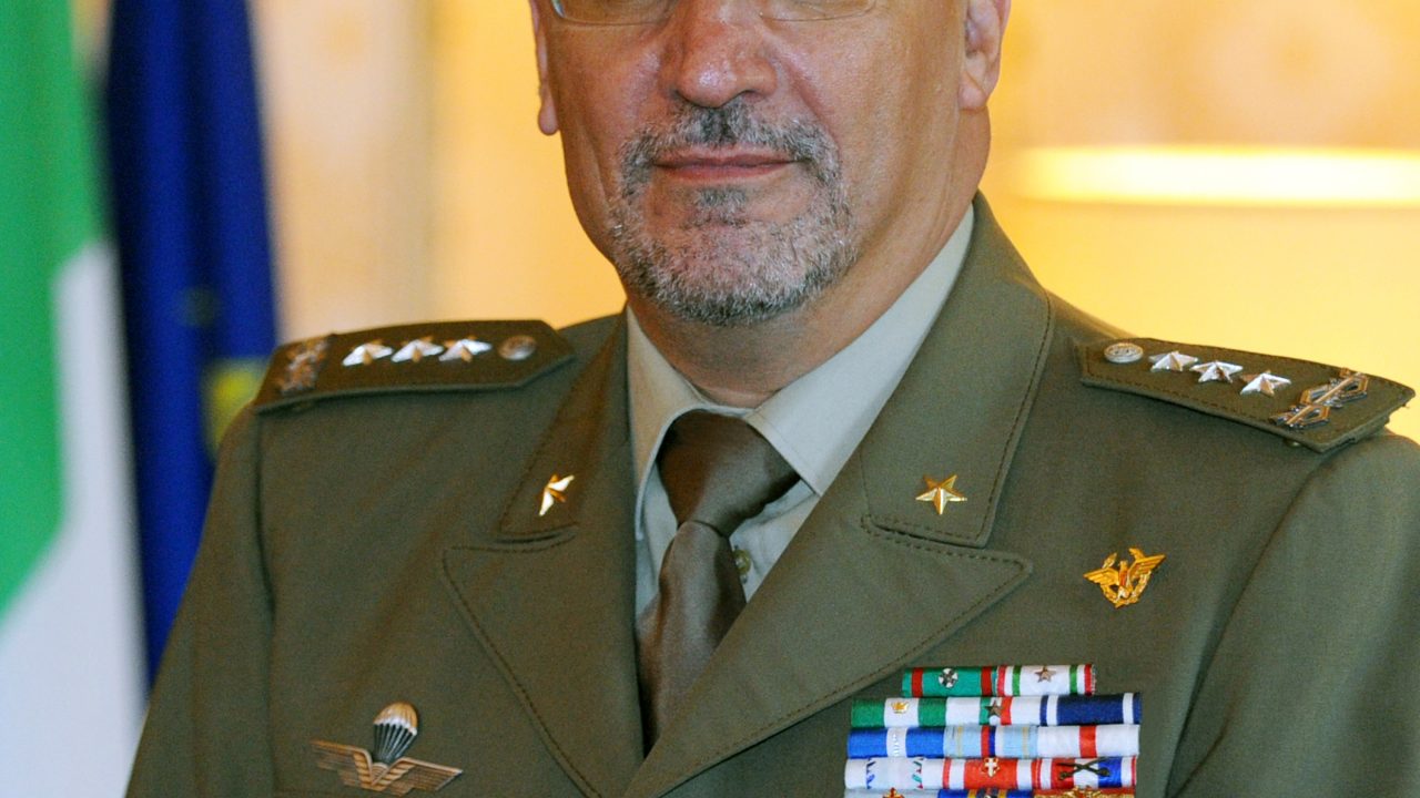 Difesa: il Generale Claudio Graziano si congratula per la nomina del Generale di CdA Nicolò Falsaperna quale Segretario Generale della Difesa e Direttore Nazionale agli armamenti