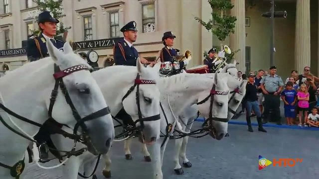 Polizia di Stato – Cinecittà World (RM), La Fanfara a cavallo esegue “Stand by me”