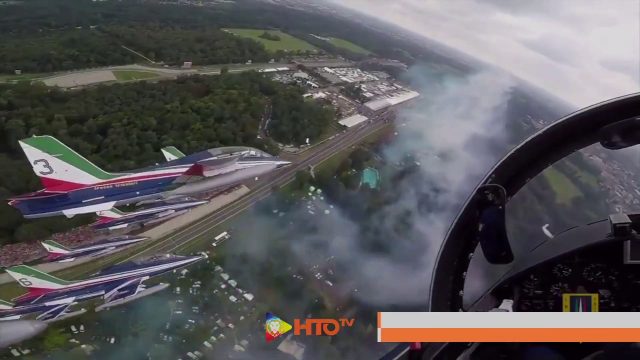 Aeronautica Militare – Le Frecce Tricolori in volo radente sopra l’Autodromo di Monza in occasione del GP d’Italia di Formula 1