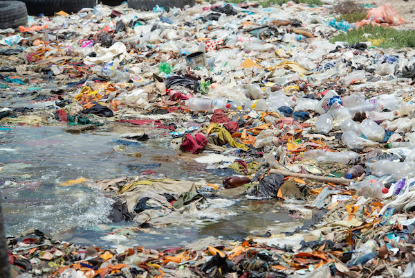 Greenpeace: la plastica monouso di Coca Cola, Pepsi e Nestlè inquina il Pianeta