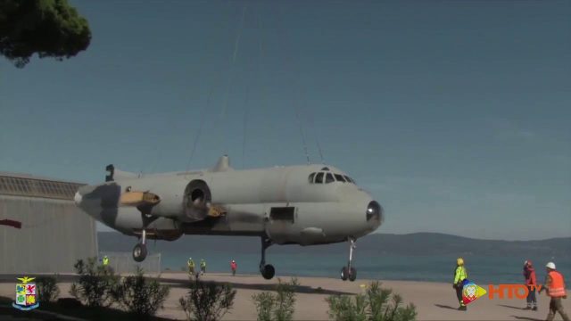Vigili del Fuoco & Aeronautica Militare – Vigna di Valle (RM), L’ultimo BR-1150 Atlantic dell’Aeronautica Militare è arrivato al Museo
