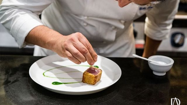 L’Executive Chef Niko Sinisgalli presenta le sue nuove creazioni per questo Natale al Ristorante Tazio nello splendido Palazzo Naiadi