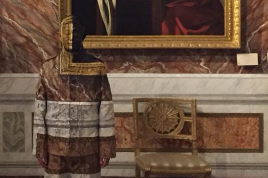 Liu Bolin si mimetizza nel San Girolamo di Caravaggio