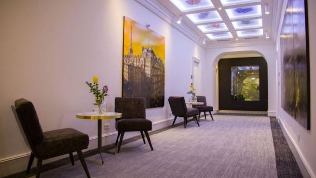 Al Bar Bacharach Bistrot dell’Elizabeth Unique Hotel il cocktail del vernissage della mostra “Istanbul” della Galleria Russo