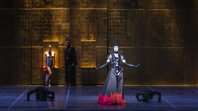 Una Biancaneve molto dark quella di Anjelin Preljocai in scena al Teatro dell’Opera di Roma