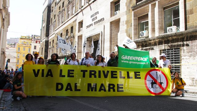 Greenpeace, Legambiente e WWF rendono pubblico il piano di dismissione di 34 impianti offshore chiuso da tempo nei cassetti del Mise