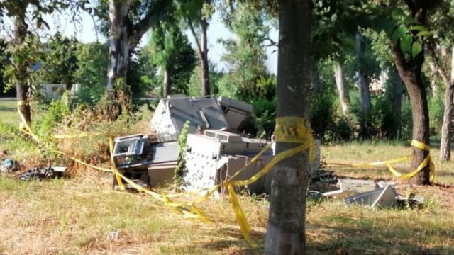 Sinistra Italiana X Municipio: Una copisteria in via Lilloni? No, una discarica abusiva di fotocopiatrici che giacciono nel parco da molte settimane nel disinteresse generale.
