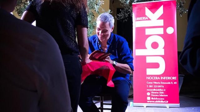 Libri: Maurizio De Giovanni incanta il pubblico di Foriolegge