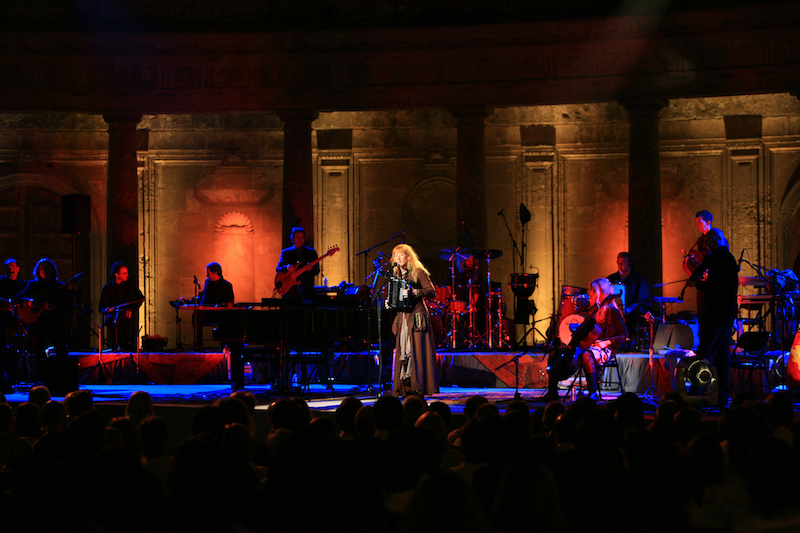 Loreena McKennitt tour: a Roma il 25 luglio presso il Teatro Romano di Ostia Antica