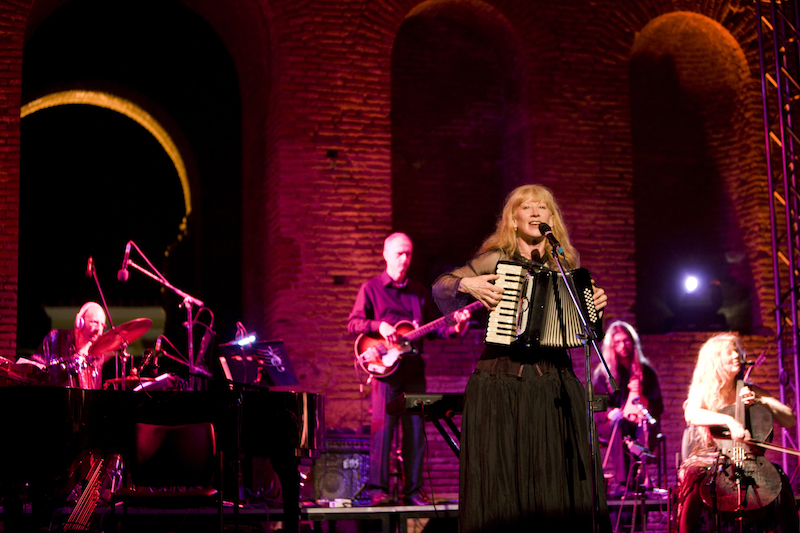 Loreena McKennitt tour: a Roma il 25 luglio presso il Teatro Romano di Ostia Antica