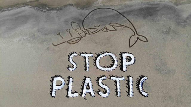 Dopo campagna di Greenpeace, Coca-Cola e PepsiCo abbandonano l’Associazione Industriale statunitense della plastica