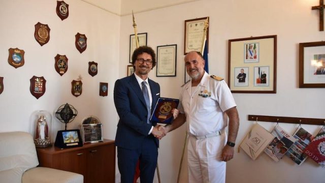 Il Ministro Toninelli e una delegazione di membri del Parlamento in visita alla Capitaneria di Porto di Civitavecchia