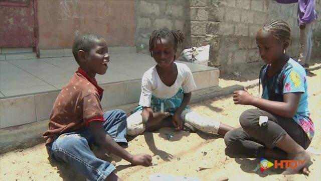 GREENPEACE: La produzione di farine di pesce per gli allevamenti intensivi minaccia i mari e ruba cibo alle popolazioni africane