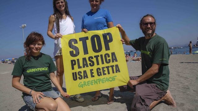Greenpeace a Ischia con Dolcenera: “I nostri mari sono a rischio plastica”
