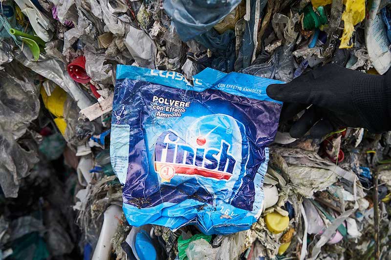 Plastica: Greenpeace denuncia rifiuti italiani abbandonati in Polonia