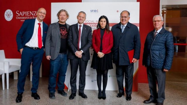 La sindaca Virginia Raggi dà il via ad uno studio dell’Università La Sapienza per il primo social Bond di Roma Capitale