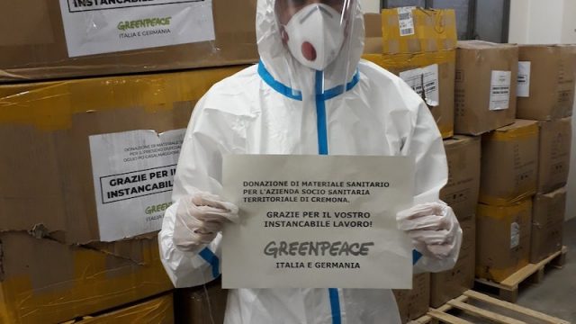 Covid-19, Greenpeace: 1.800 tute protettive donare agli ospedali di Cremona