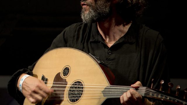 Dialoghi Mediterranei: Incontri a distanza con gli artisti del Festival Popolare italiano