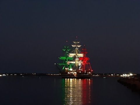 Marina Militare – Il commovente tributo di Nave Amerigo Vespucci, con il suo comandante, il C.V. Gianfranco Bacchi al Pianoforte, al Maestro Ennio Morricone