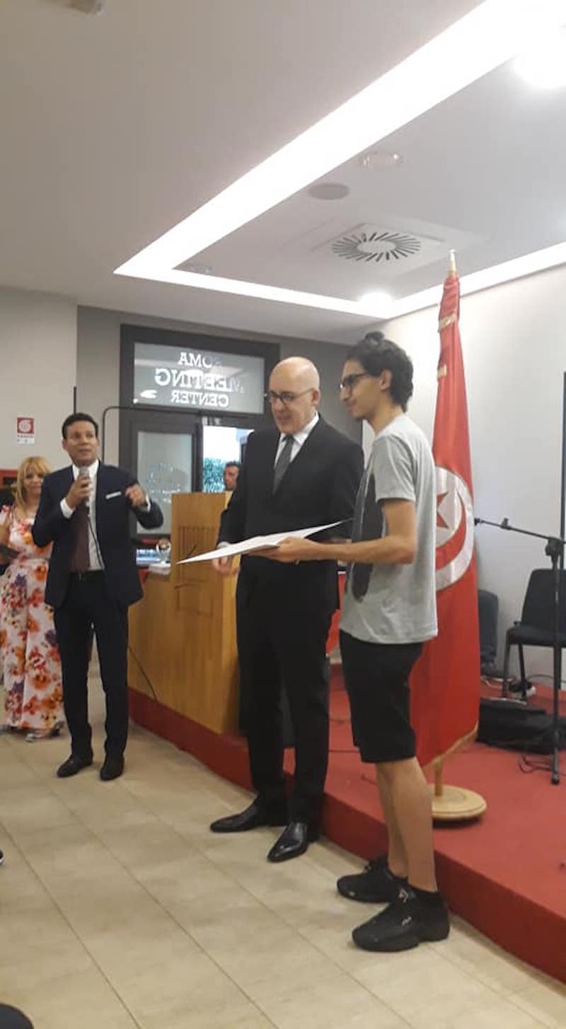 Tunisia, Co-mai: grazie all’ambasciata e al consolato tunisino per la premiazione di Foad Aodi per l’impegno contro il Coronavirus nella “Giornata della Scienza” dove sono stati premiati più di 100 giovani tunisini appena diplomati.