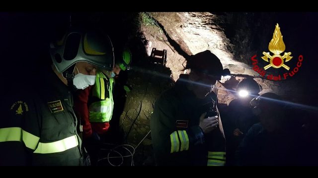 Vigili del Fuoco – Roccamorice (PE) Loc. Collazzo, Soccorsi a tre speleologi bloccati in una grotta alle falde della Majella pescarese