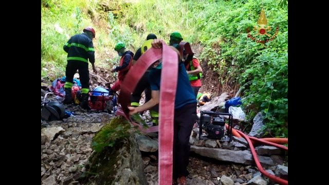 Vigili del Fuoco – Roccamorice (PE) Loc. Collazzo, Recuperato il corpo senza vita del 3° speleologo bloccato in una grotta alle falde della Majella pescarese