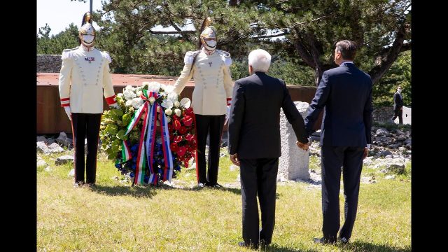 Il Presidente Mattarella ed il Presidente Sloveno Borut Pahor Depongono una corona alla Foiba di Basovizza e al Monumento ai caduti sloveni