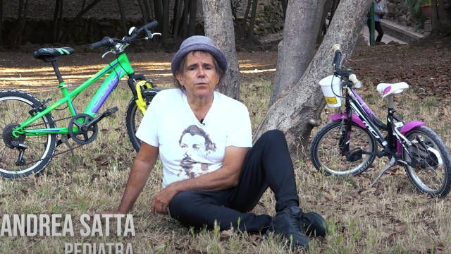 Zampa: “Rispettiamo le regole e godiamoci l’estate insieme ai bambini. Un video del Ministero con il pediatra-artista Andrea Satta”