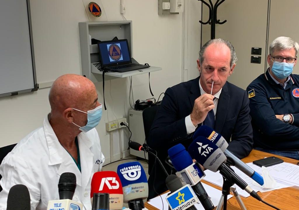 COVID 19. In Veneto, primo in Italia, arriva un nuovo test rapido antigenico. Si fa e si analizza anche fuori da un laboratorio. Zaia: “Una rivoluzione nella diagnostica”