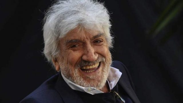 Se ne va nel giorno del suo ottantesimo compleanno l’ottavo Re di Roma. Addio commosso a Gigi Proietti