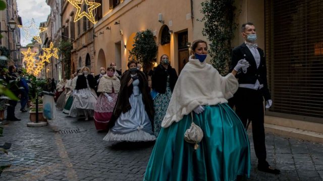 A Via Margutta e Via del Babuino brillano le Stelle e Luci di Natale