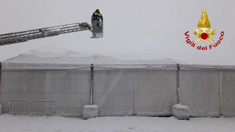 Vigili del Fuoco – Conegliano (TV), Sgombero della neve dalle coperture dei Covid Point alla Zoppas Arena