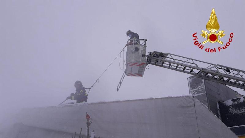 Vigili del Fuoco – Conegliano (TV), Sgombero della neve dalle coperture dei Covid Point alla Zoppas Arena