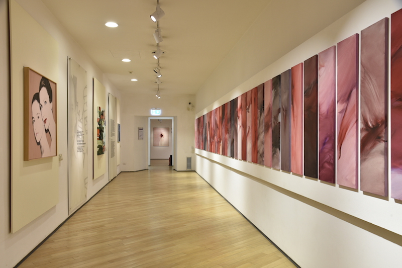 CRUOR di Renata Rampazzi – In mostra 14 dipinti, 46 studi preparatori, un’istallazione e un video che raccontano la lotta dell’artista contro la discriminazione di genere. A cura di Claudio Strinati