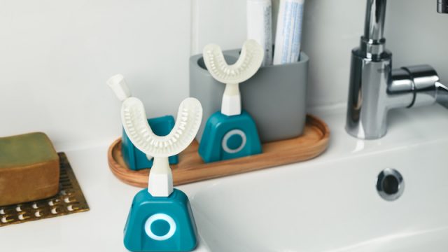CES 2021 Las Vegas – Y-Brush: Come lavarsi i denti in maniera efficiente ed in soli 10 secondi (How brushing teeth efficiently in only 10 seconds)