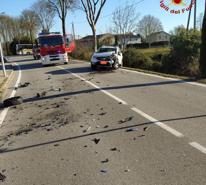Vigili del Fuoco – Quinto di Treviso (TV), Incidente stradale tra due autoveicoli con un ferito