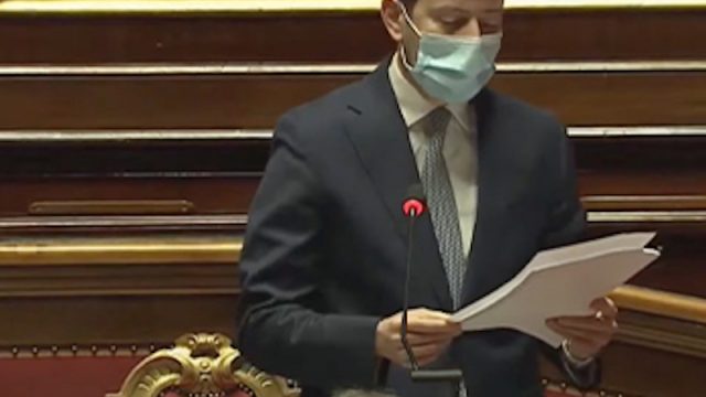 Covid-19, Speranza: “Accordo unanime con sindacati e imprese per tutelare salute nei luoghi di lavoro”