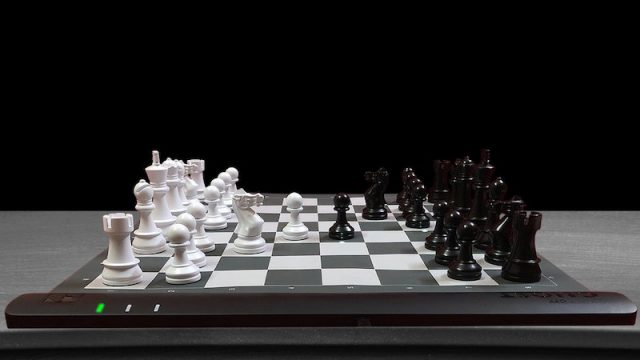 CES 2021 Las Vegas – Square Off present the world’s smartest chess boards
