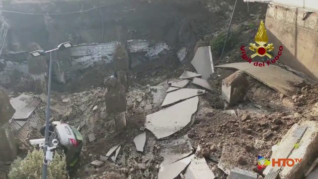 Vigili del Fuoco – Napoli, Enorme voragine si è aperta nel parcheggio dell’Ospedale del Mare
