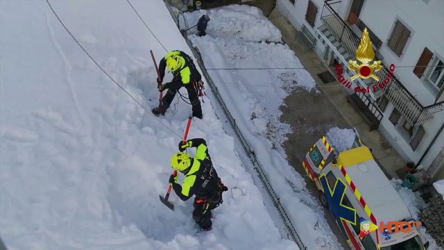Vigili del Fuoco – Claut (PN), Messa in sicurezza dei tetti delle strutture pubbliche appesantiti dalla neve