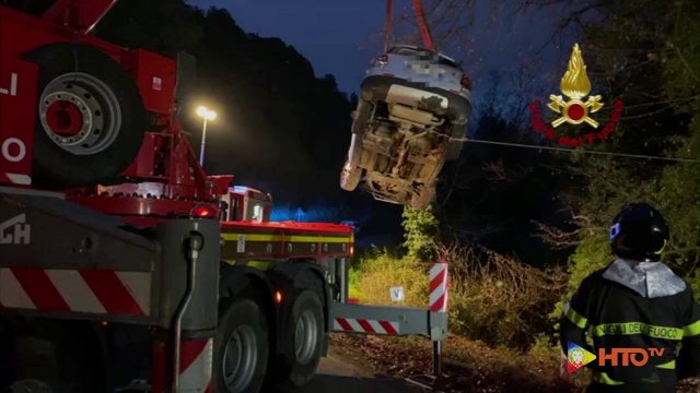 Vigili del Fuoco – San Gemini (TR) Loc. Poggio Azzuano, Recupero di un auto finita in una scarpata a seguito di un incidente