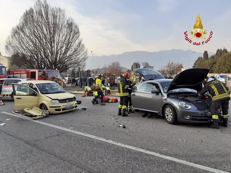 Vigili del Fuoco – San Zenone degli Ezzelini (TV), Incidente fra due auto, conducente ferita gravemente elitrasportata al Ca’ Foncello