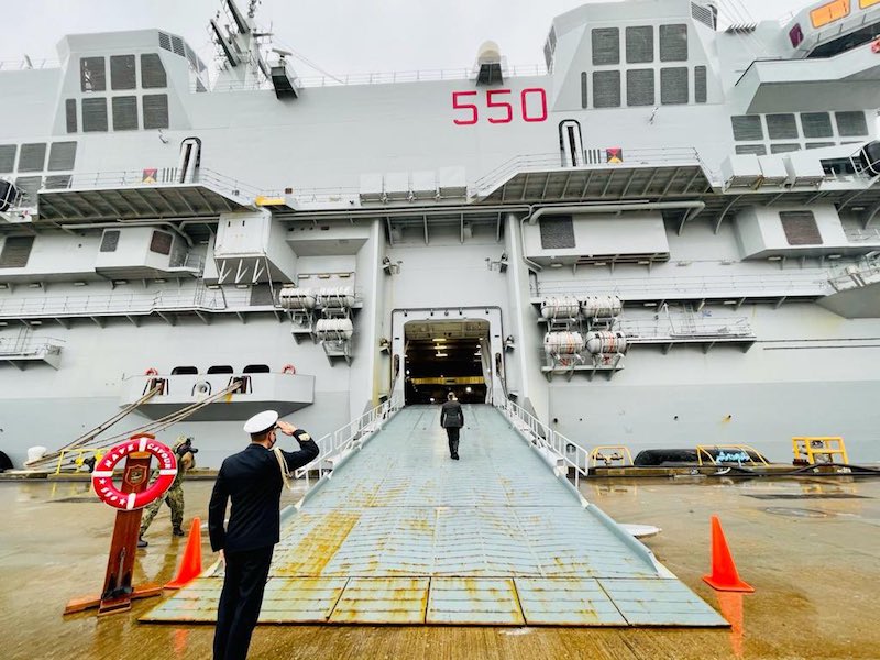 Marina Militare – Nave Cavour attracca al porto di Norfolk nella baia di Chesapeake in Virginia dopo la traversata atlantica