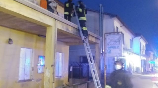 Vigili del Fuoco – Campolongo Maggiore (VE), Incendio in un bar, evacuato un neonato ed i suo genitori bloccati dal fumo al piano superiore