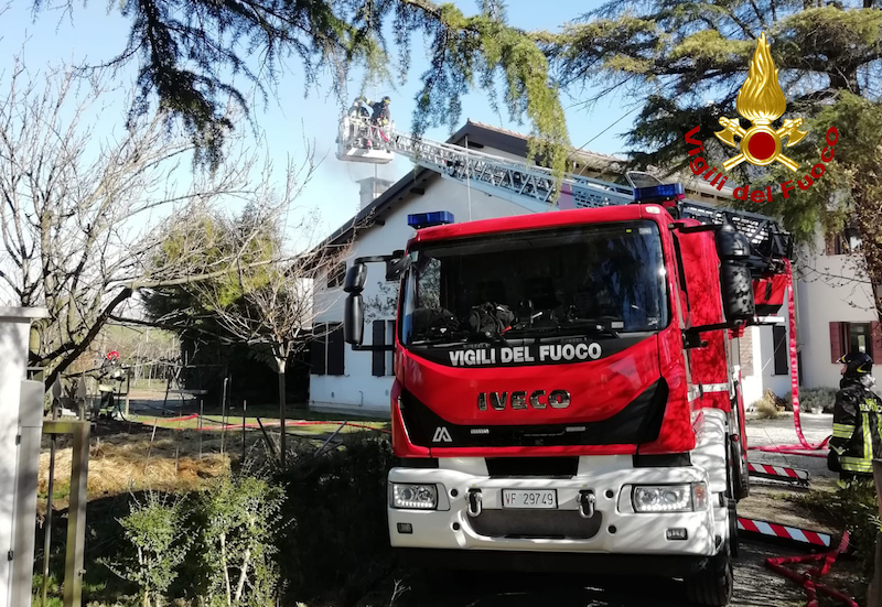 Vigili del Fuoco – Mestre (VE), Incendio nel camino di una abitazione, fiamme spente e nessun ferito